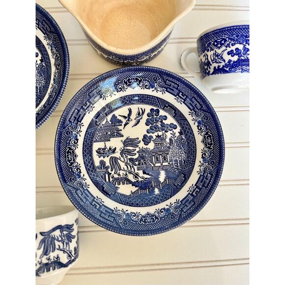 Vintage Six Piece Blue Willow Dinner Dish Set Churchill Staffordshire England - Picture 1 of 10
